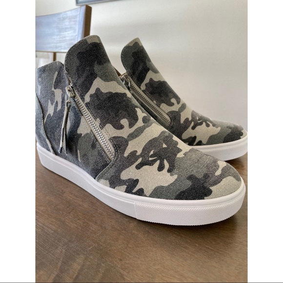 caliber wedge sneaker